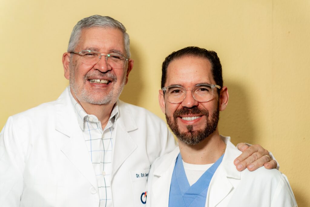 Doctores Samayoa especialistas en salud visual | Oftalmología Boutique - OPTISA